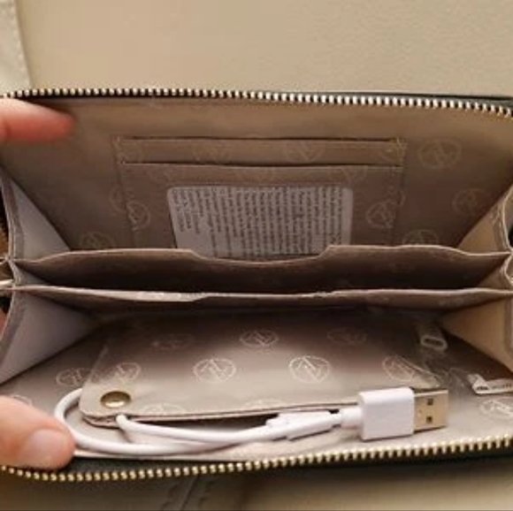 Adrianna Vittadini Black Wallet with Gold Logo - Picture 3 of 5